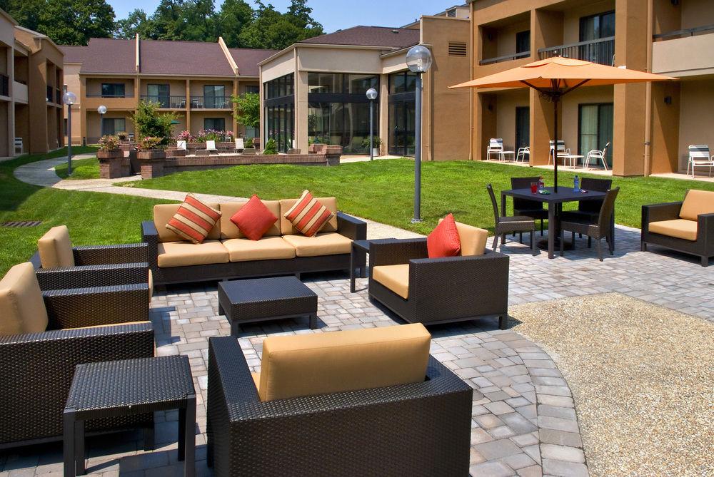 Courtyard By Marriott Poughkeepsie Hotel Buitenkant foto