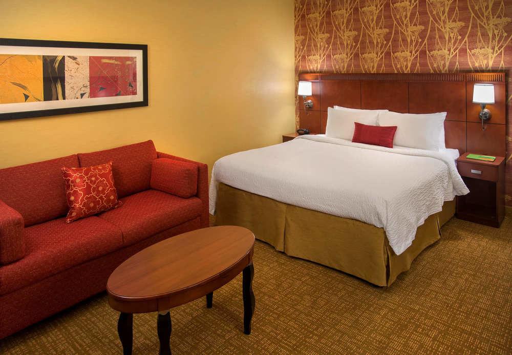 Courtyard By Marriott Poughkeepsie Hotel Buitenkant foto