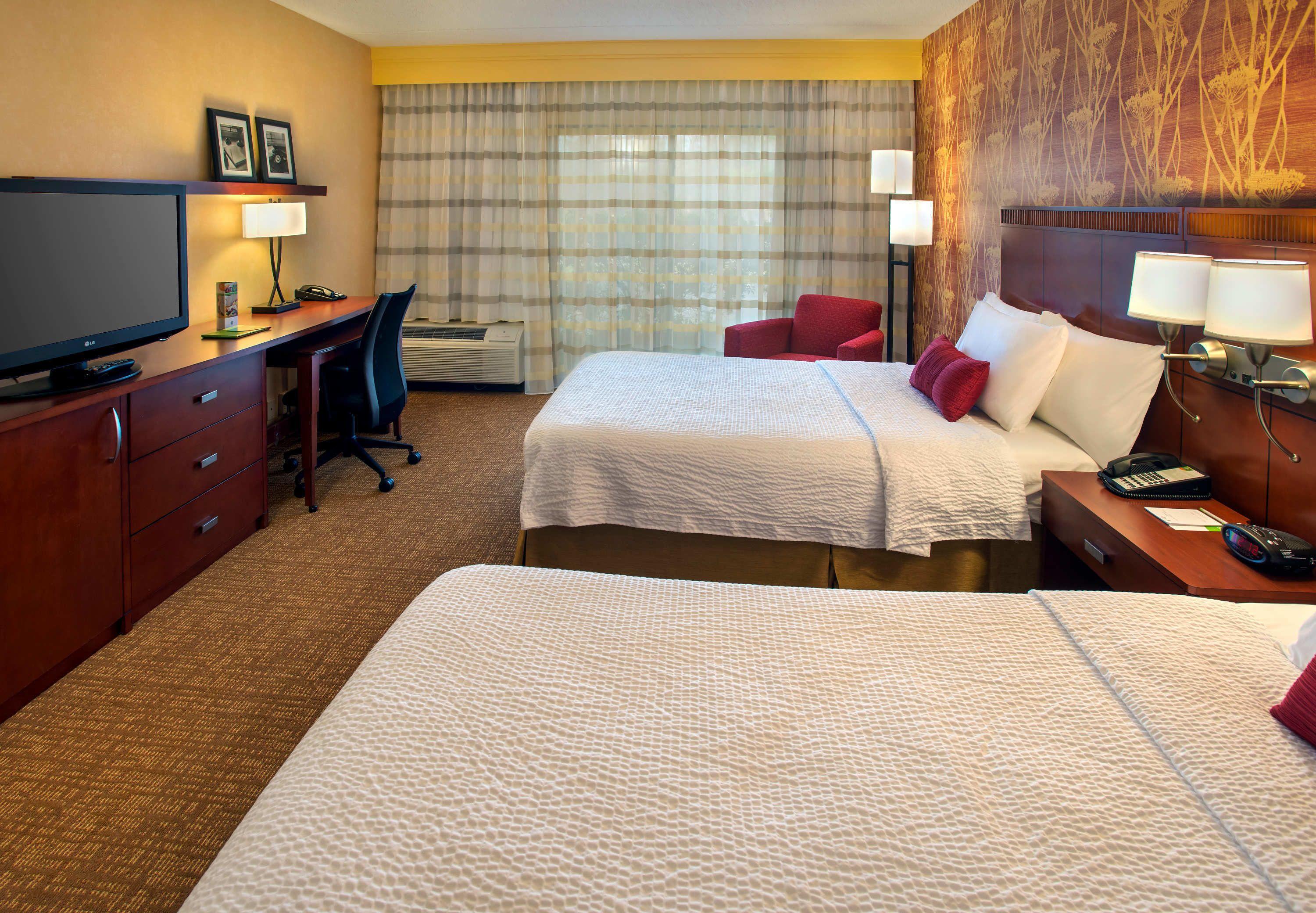 Courtyard By Marriott Poughkeepsie Hotel Buitenkant foto