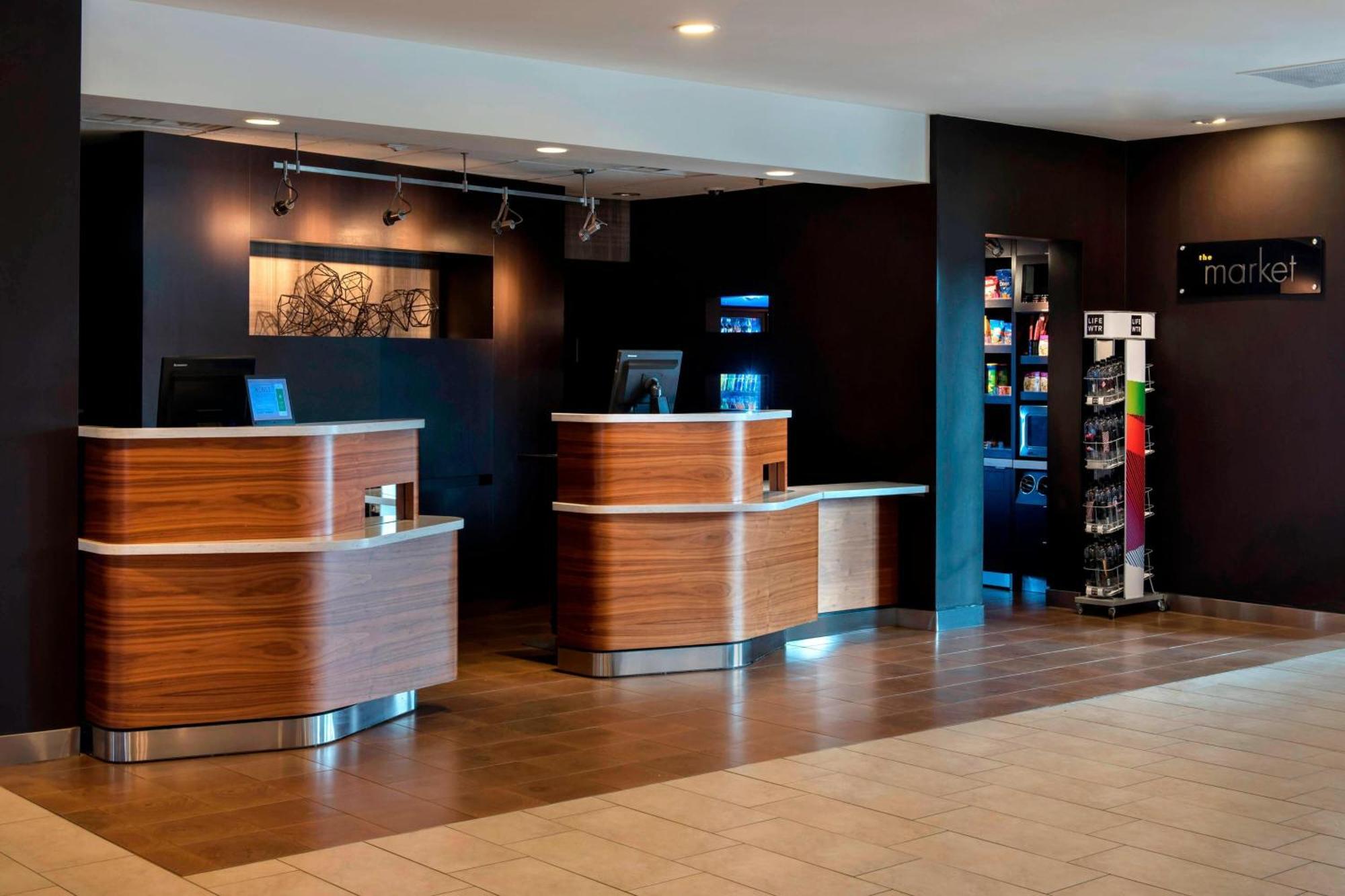 Courtyard By Marriott Poughkeepsie Hotel Buitenkant foto