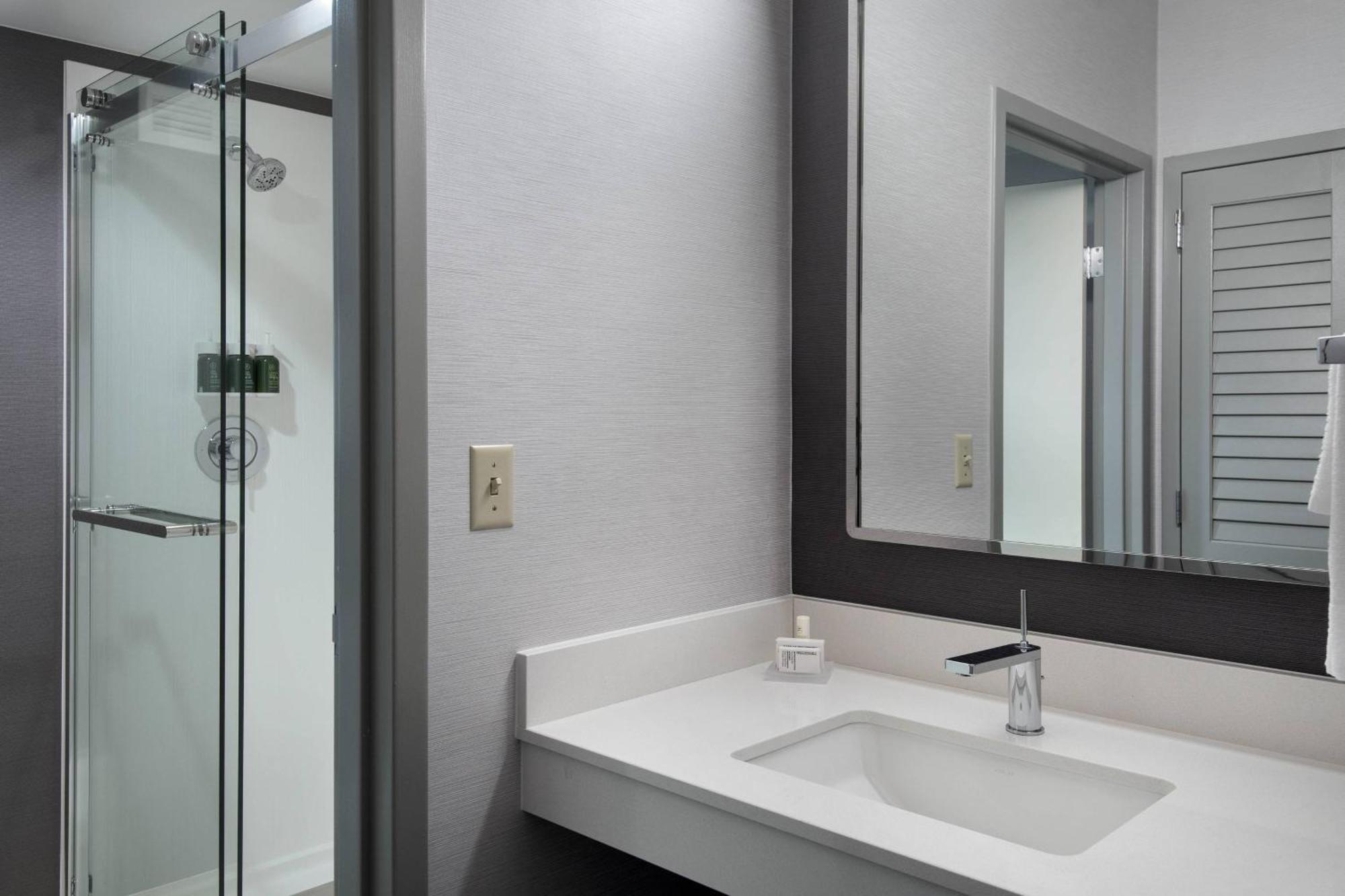 Courtyard By Marriott Poughkeepsie Hotel Buitenkant foto