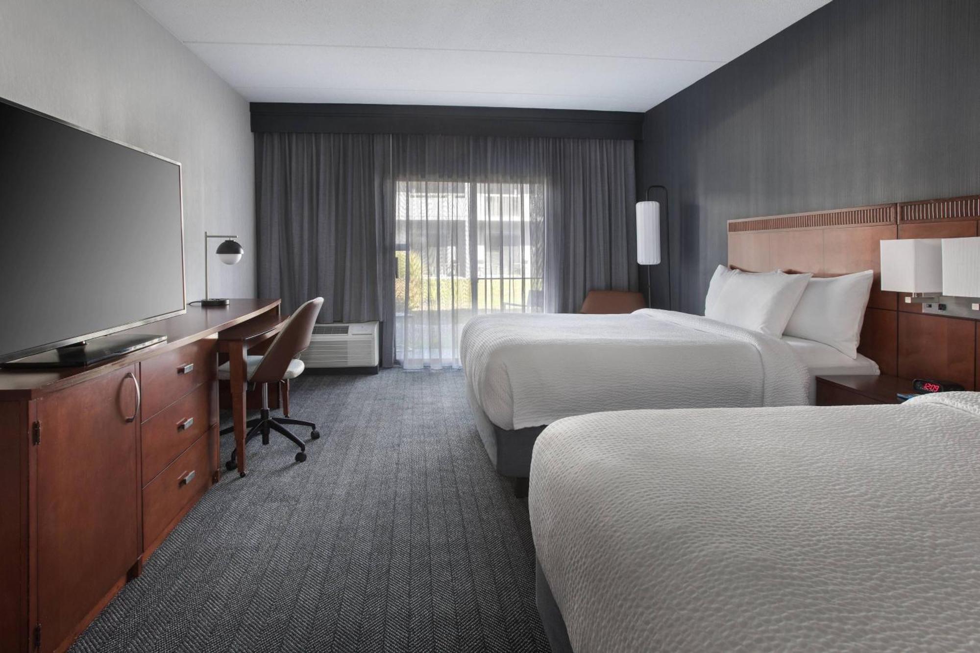 Courtyard By Marriott Poughkeepsie Hotel Buitenkant foto