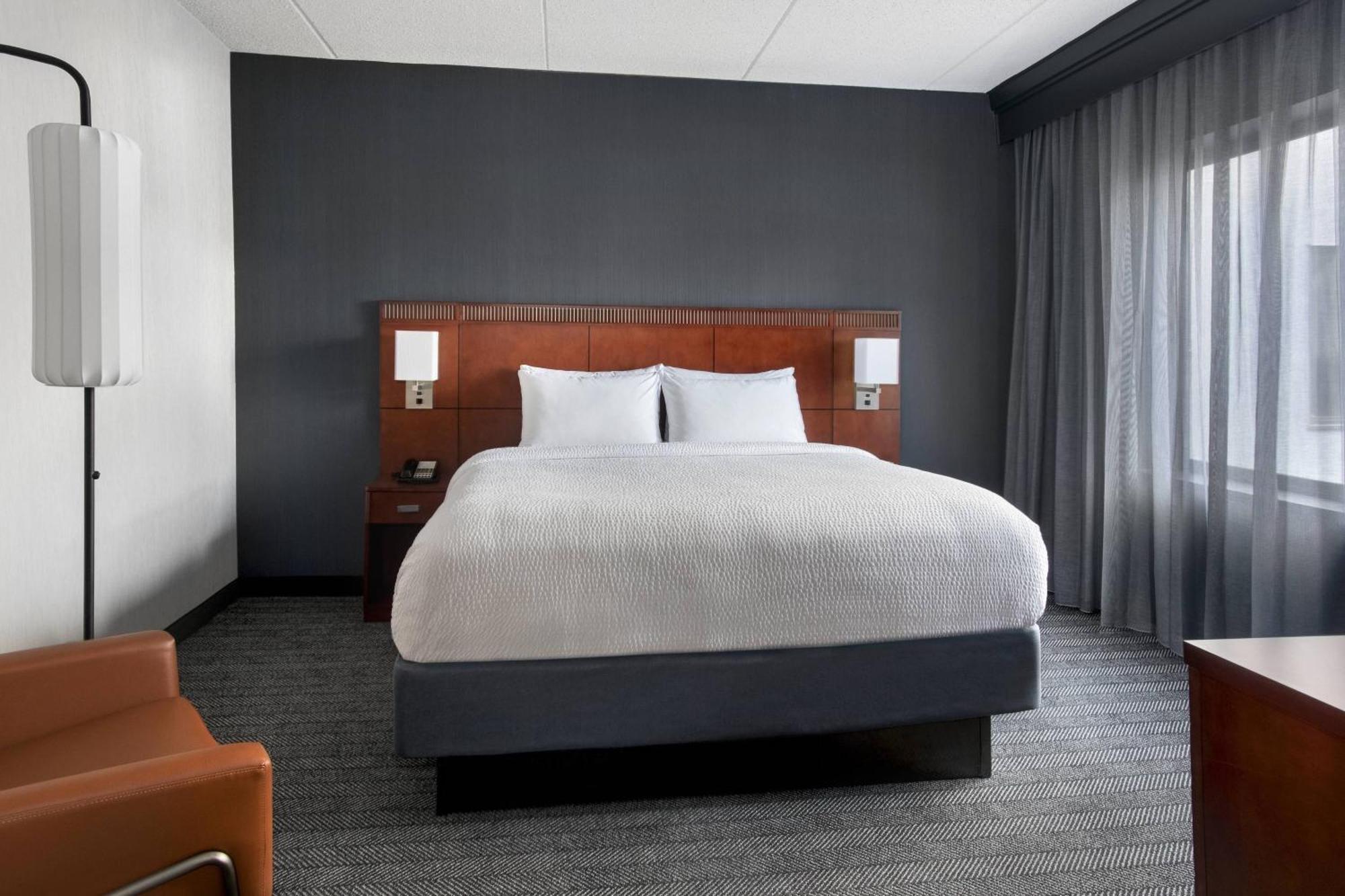Courtyard By Marriott Poughkeepsie Hotel Buitenkant foto