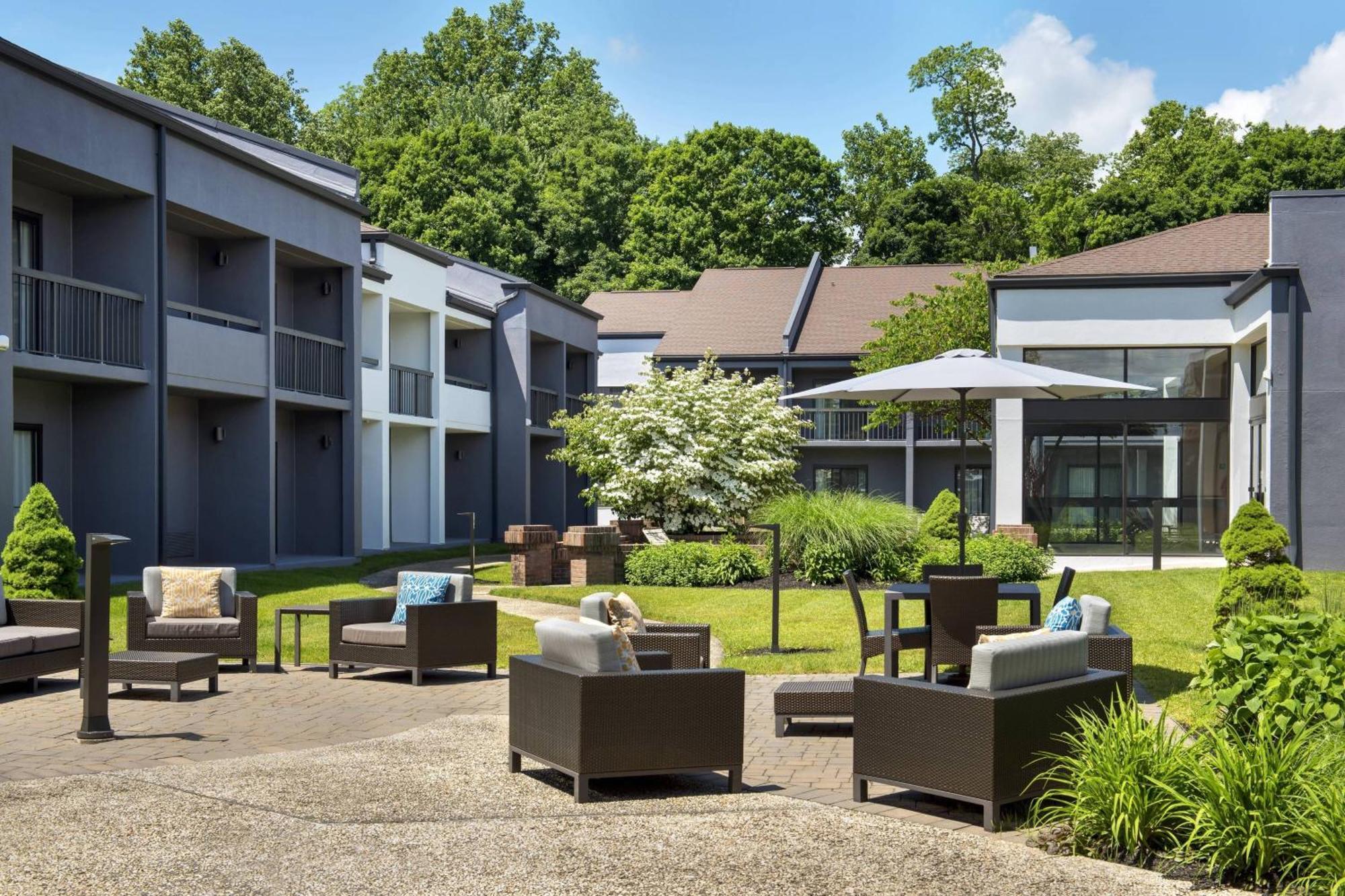 Courtyard By Marriott Poughkeepsie Hotel Buitenkant foto