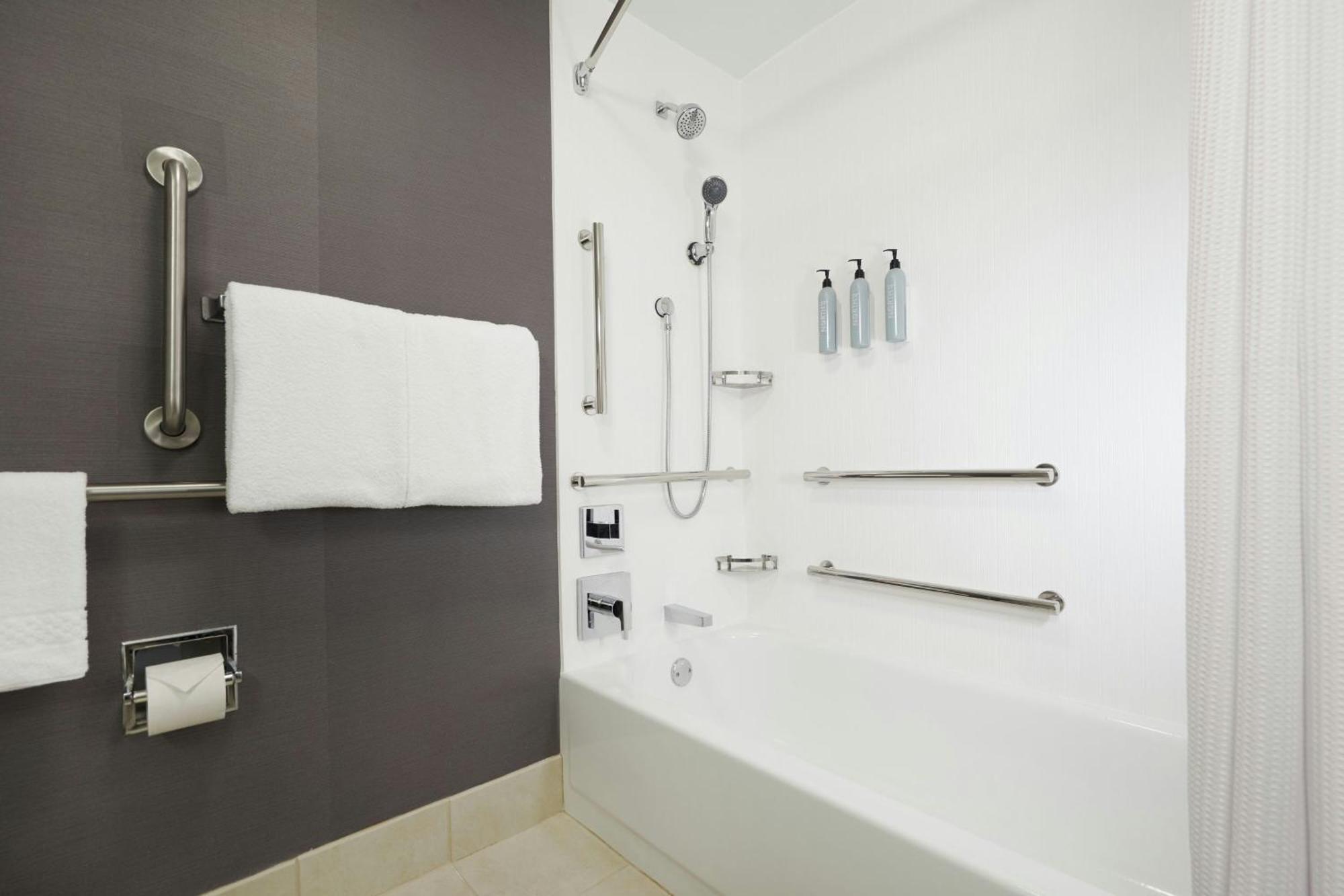 Courtyard By Marriott Poughkeepsie Hotel Buitenkant foto