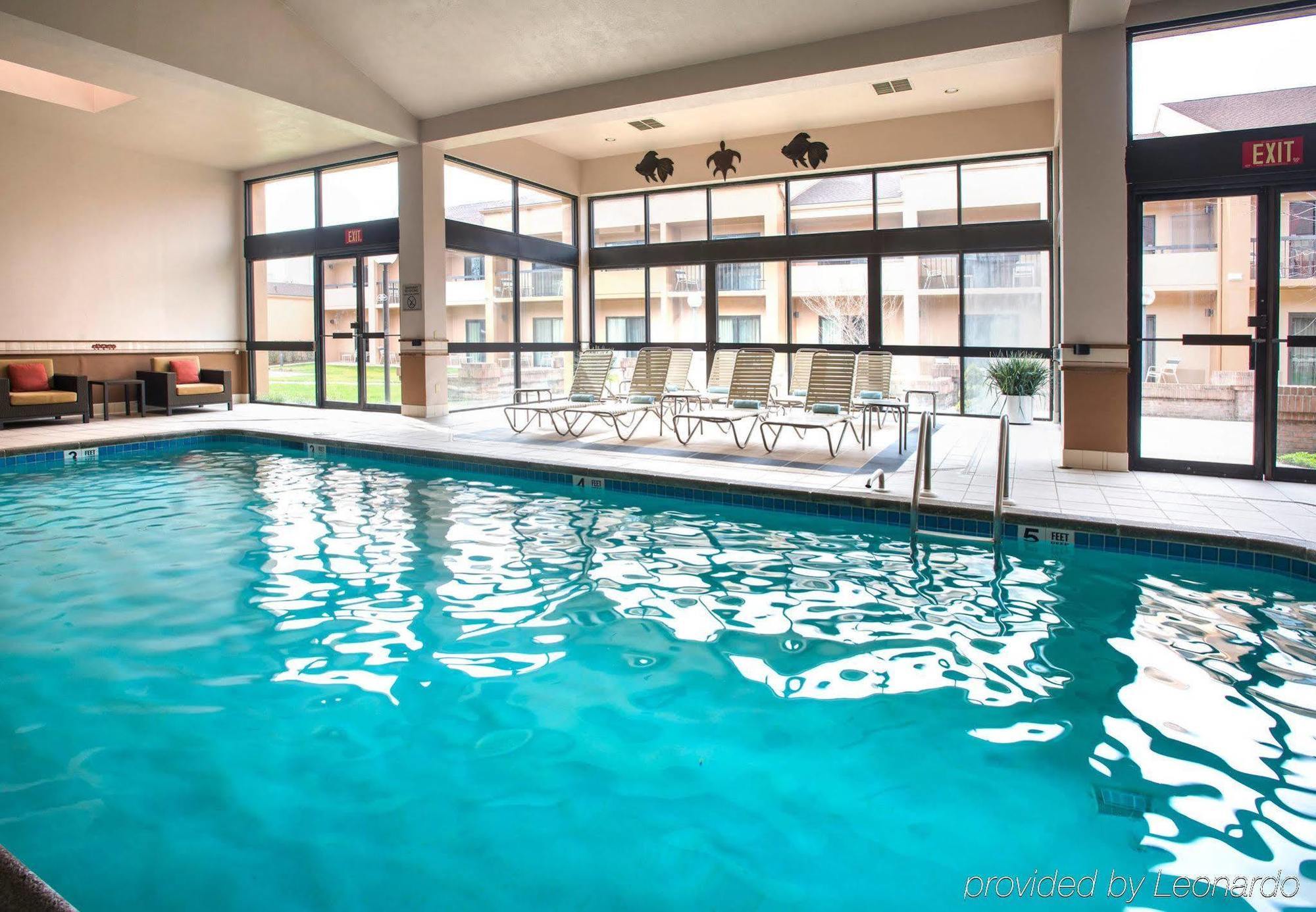 Courtyard By Marriott Poughkeepsie Hotel Buitenkant foto