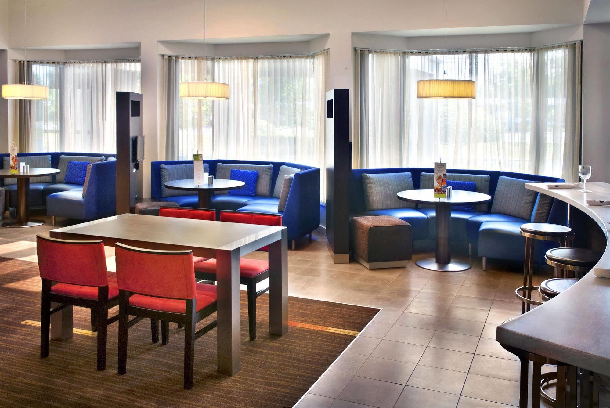 Courtyard By Marriott Poughkeepsie Hotel Buitenkant foto