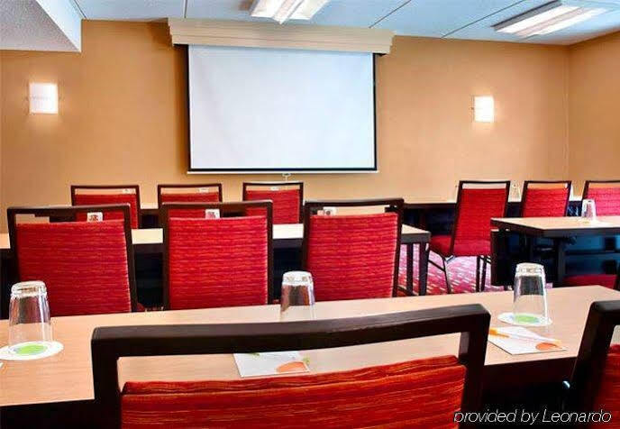 Courtyard By Marriott Poughkeepsie Hotel Buitenkant foto