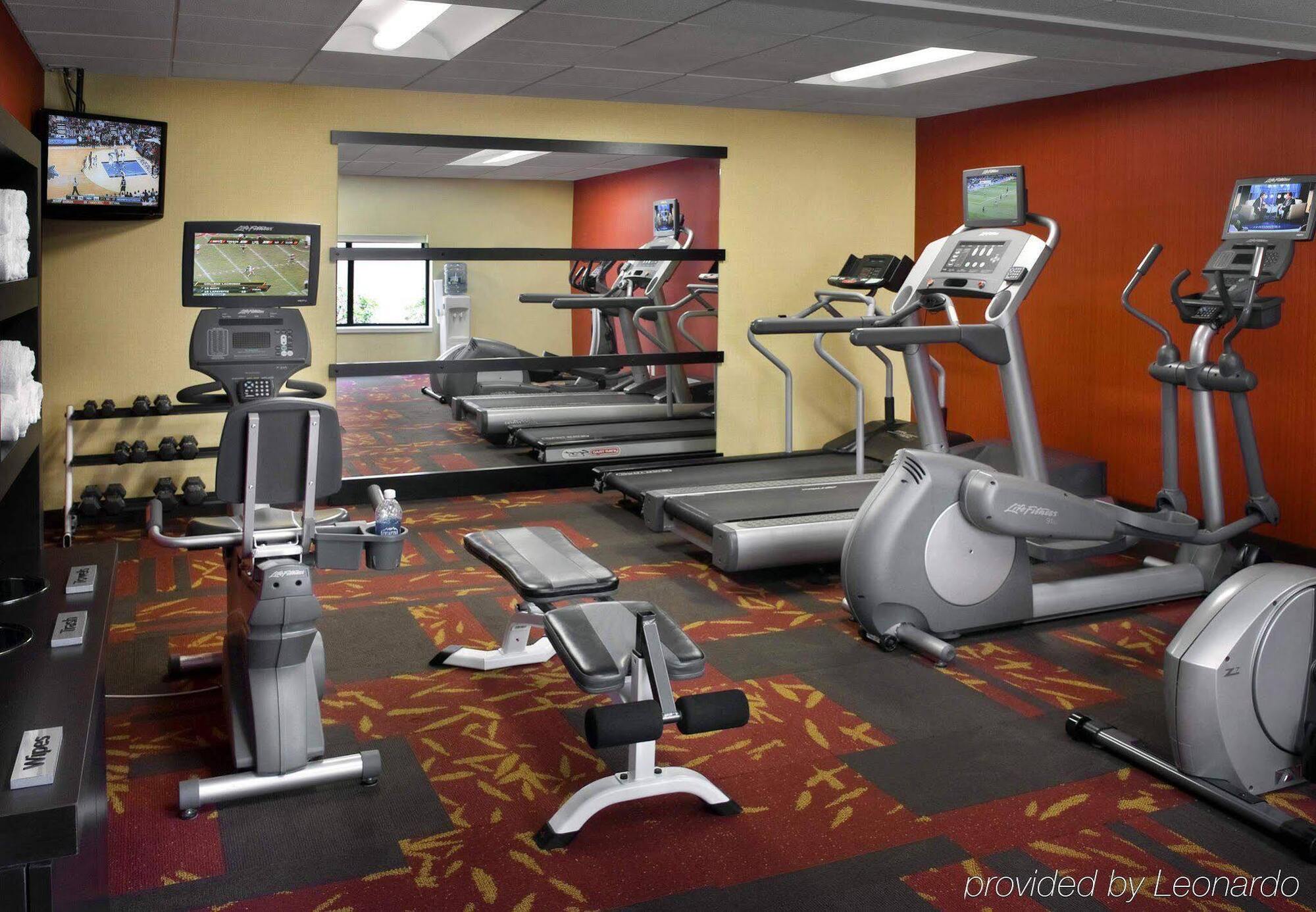 Courtyard By Marriott Poughkeepsie Hotel Buitenkant foto